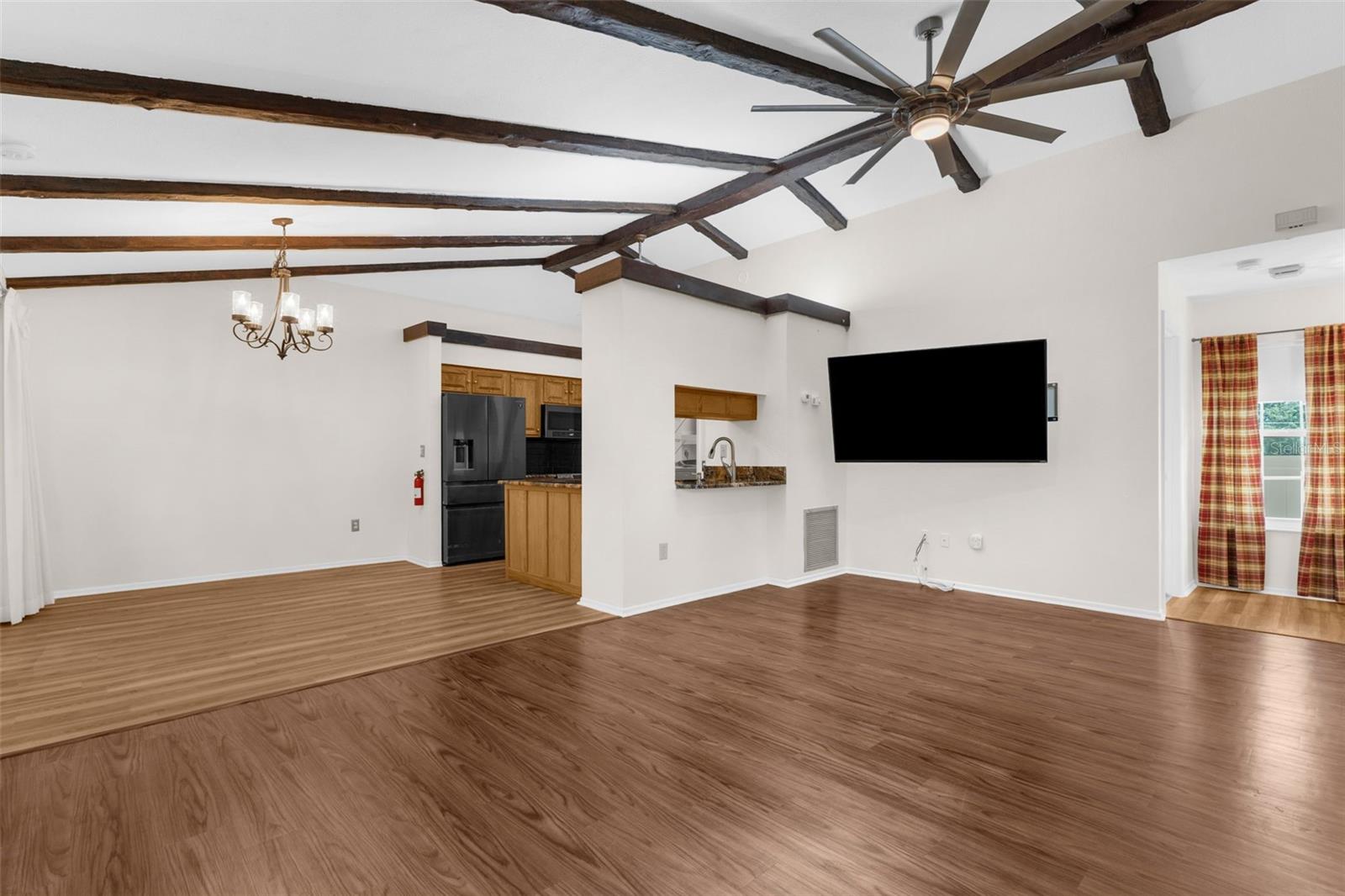 5948 MASHIE CIRCLE