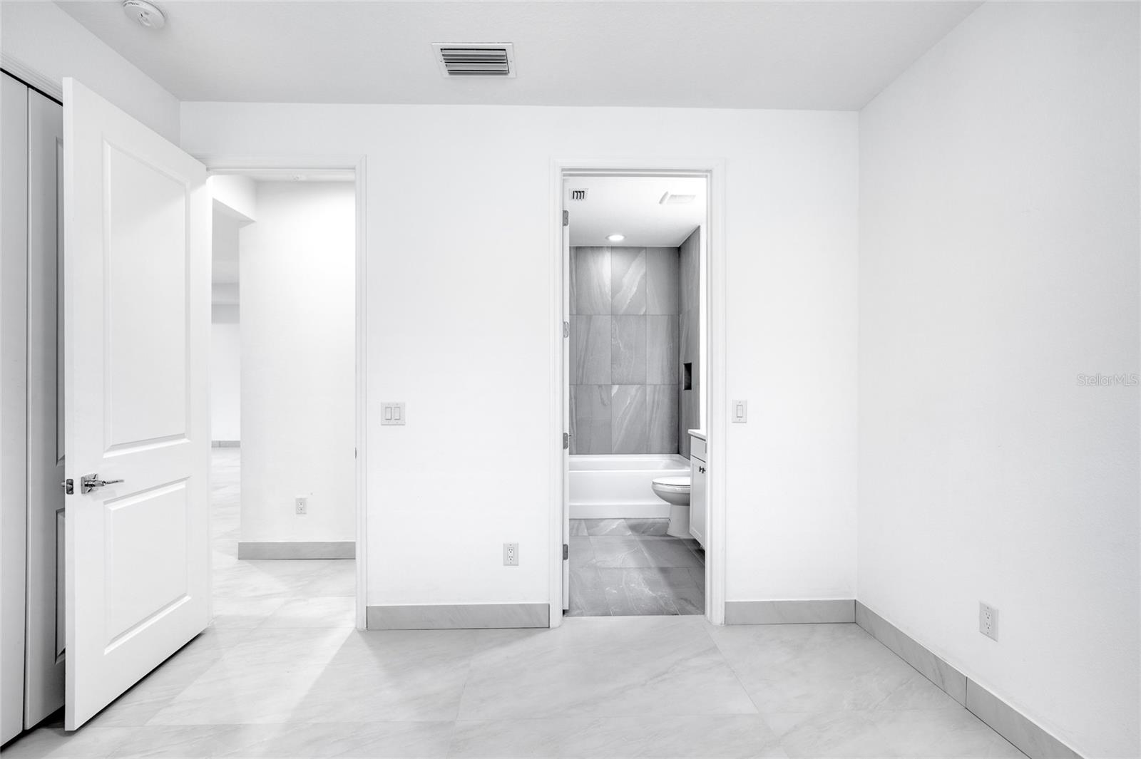 LATITUDE/DAYTONA BEACH CLOAR - Residential