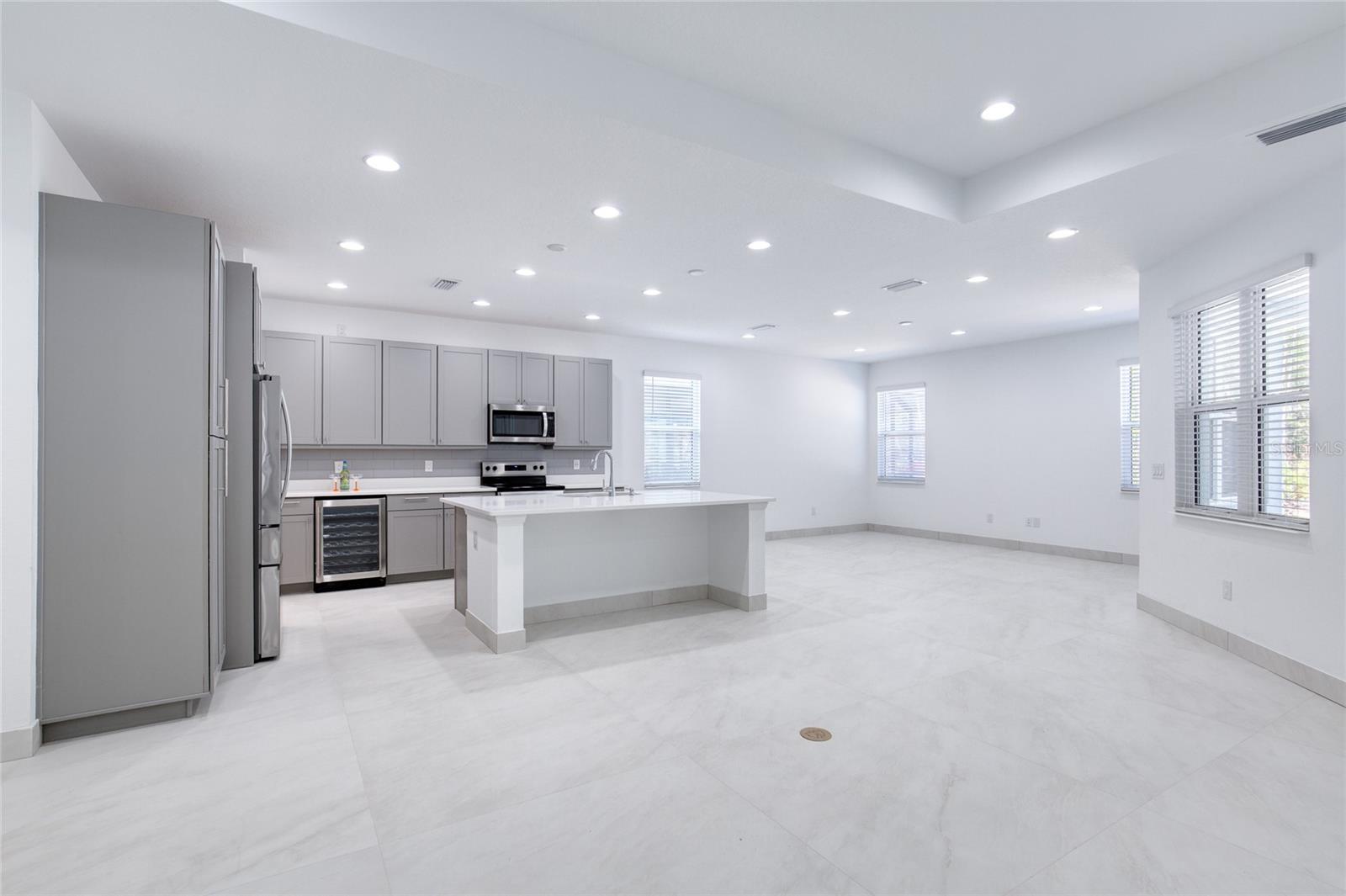 LATITUDE/DAYTONA BEACH CLOAR - Residential