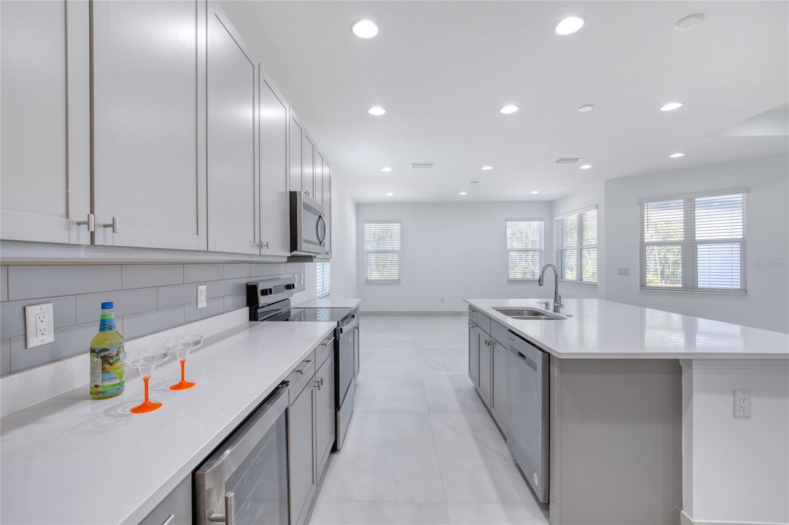 LATITUDE/DAYTONA BEACH CLOAR - Residential