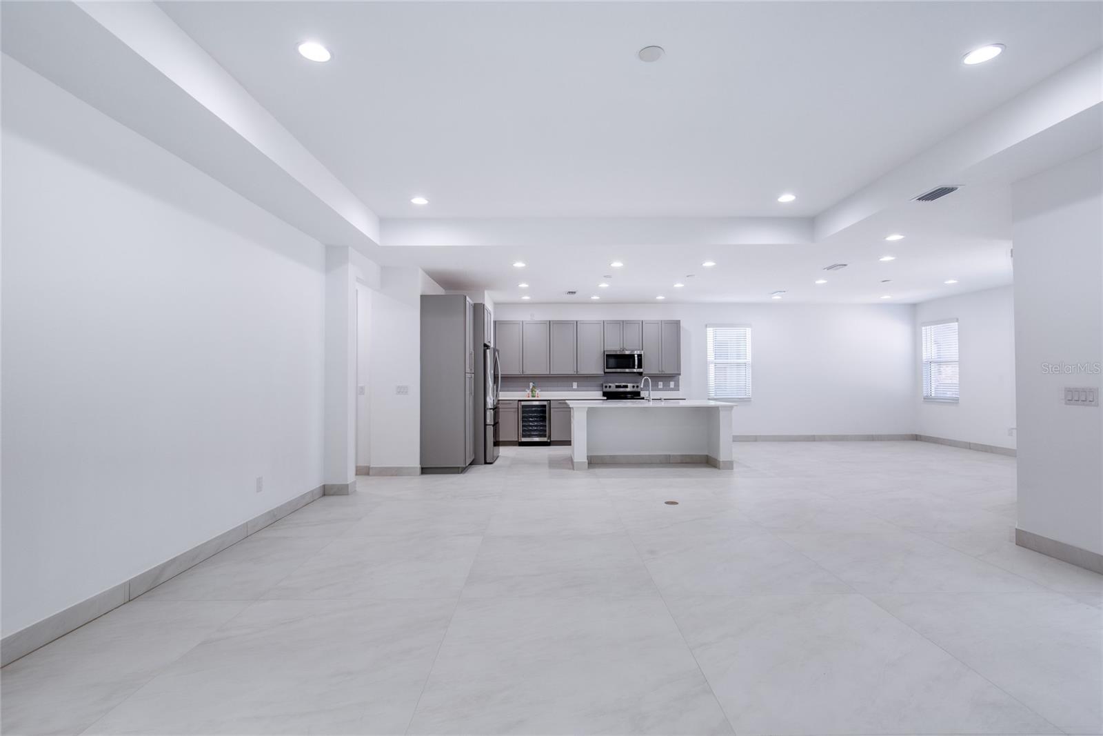 LATITUDE/DAYTONA BEACH CLOAR - Residential