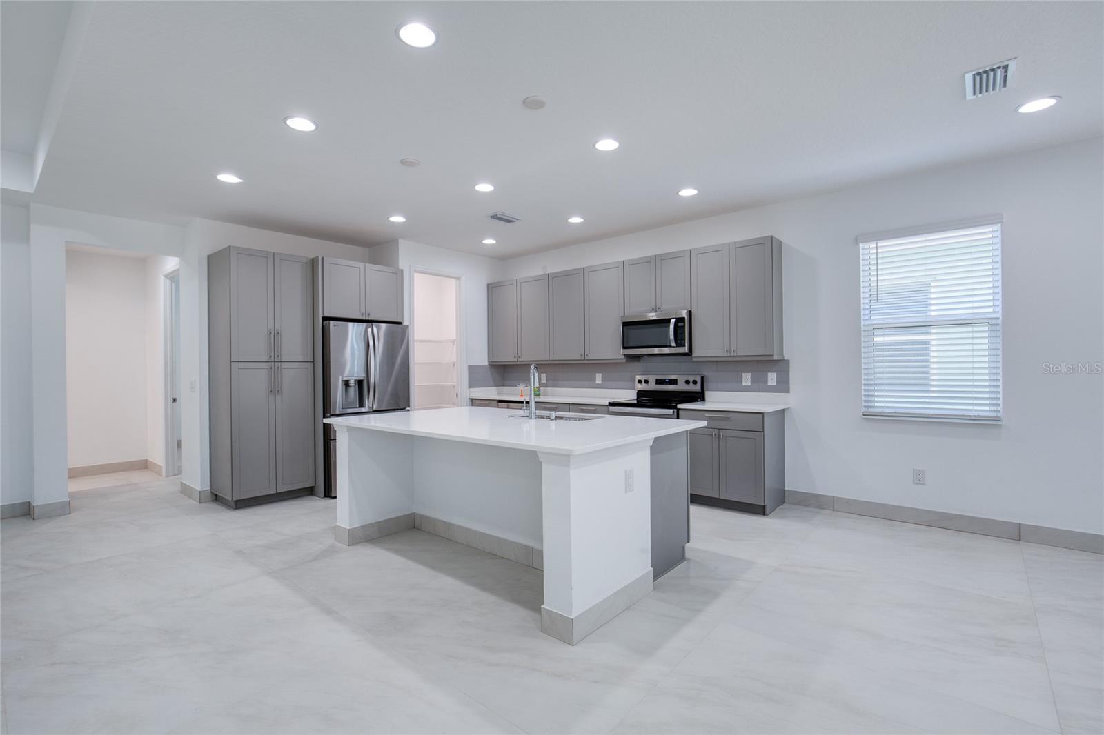 LATITUDE/DAYTONA BEACH CLOAR - Residential