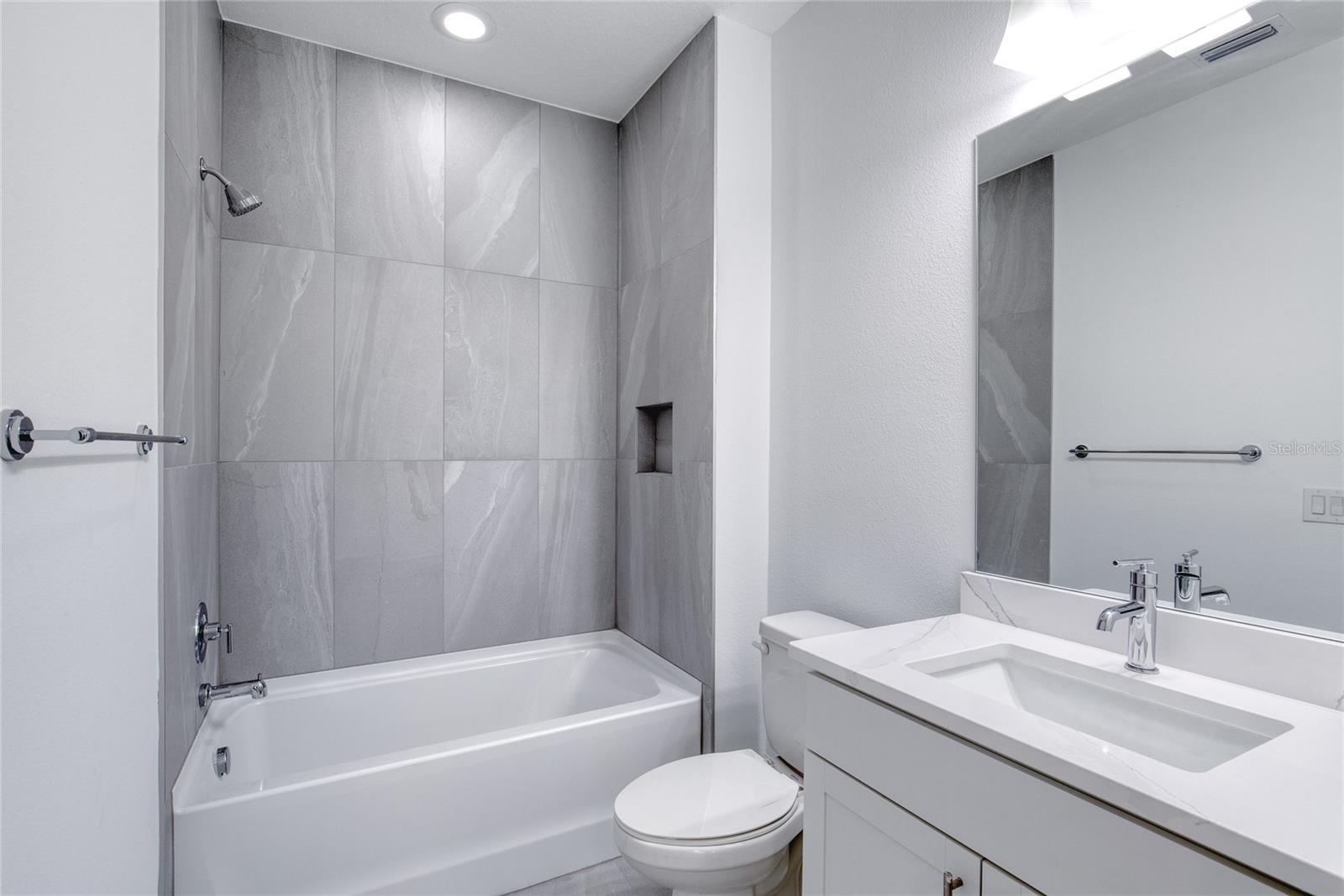 LATITUDE/DAYTONA BEACH CLOAR - Residential