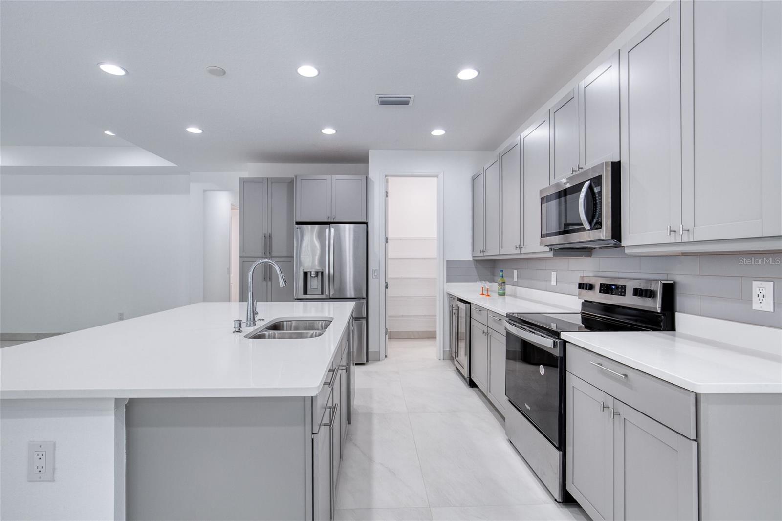 LATITUDE/DAYTONA BEACH CLOAR - Residential