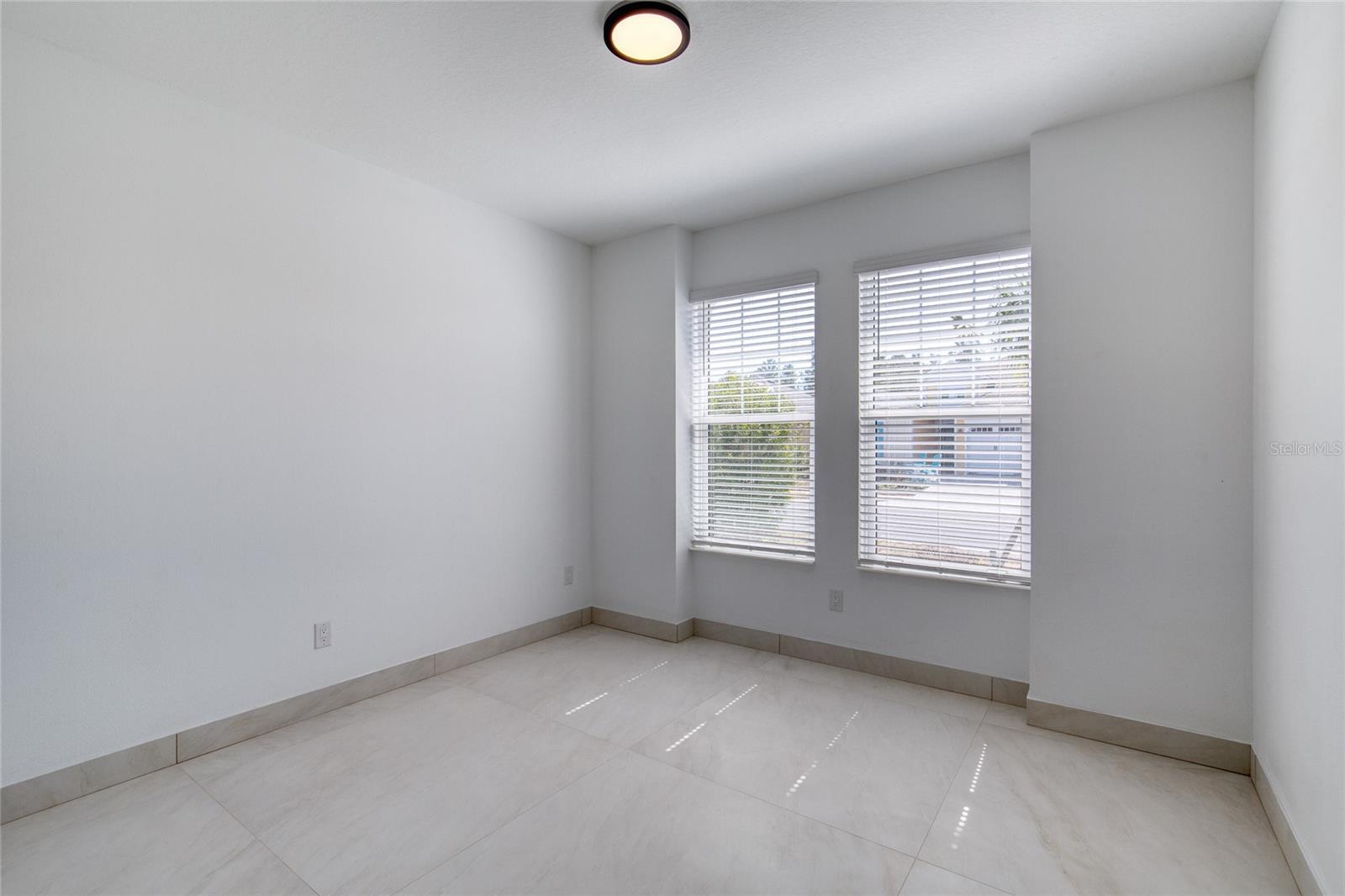 LATITUDE/DAYTONA BEACH CLOAR - Residential