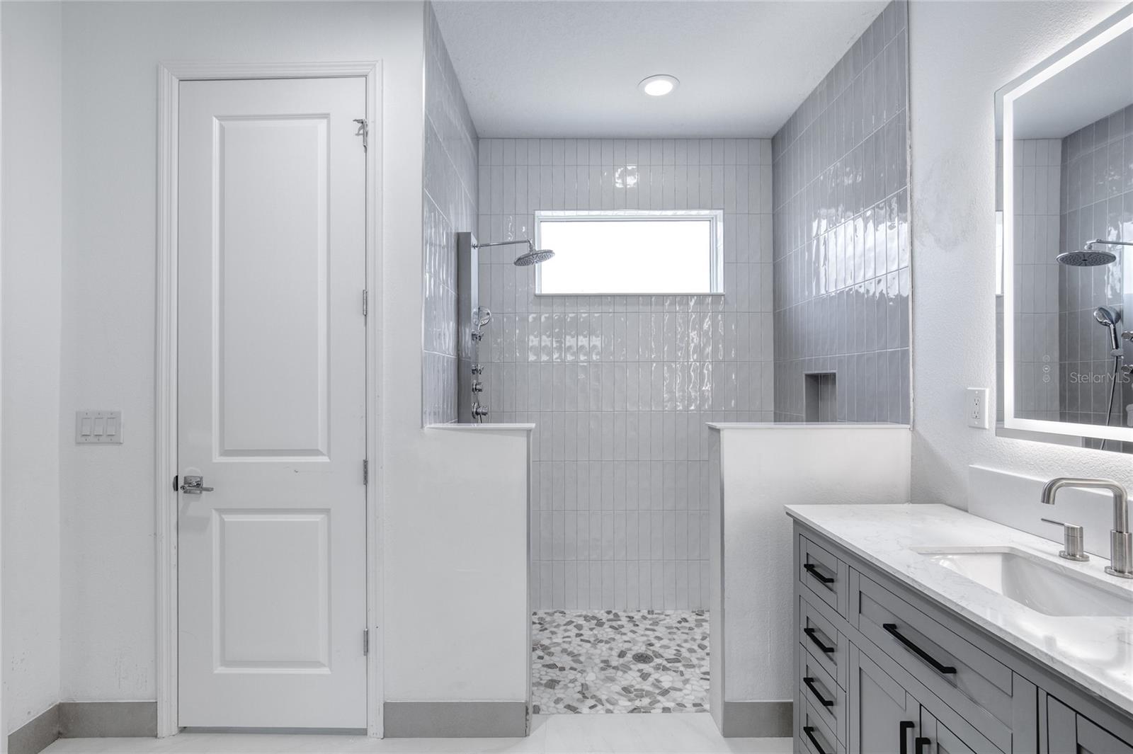 LATITUDE/DAYTONA BEACH CLOAR - Residential