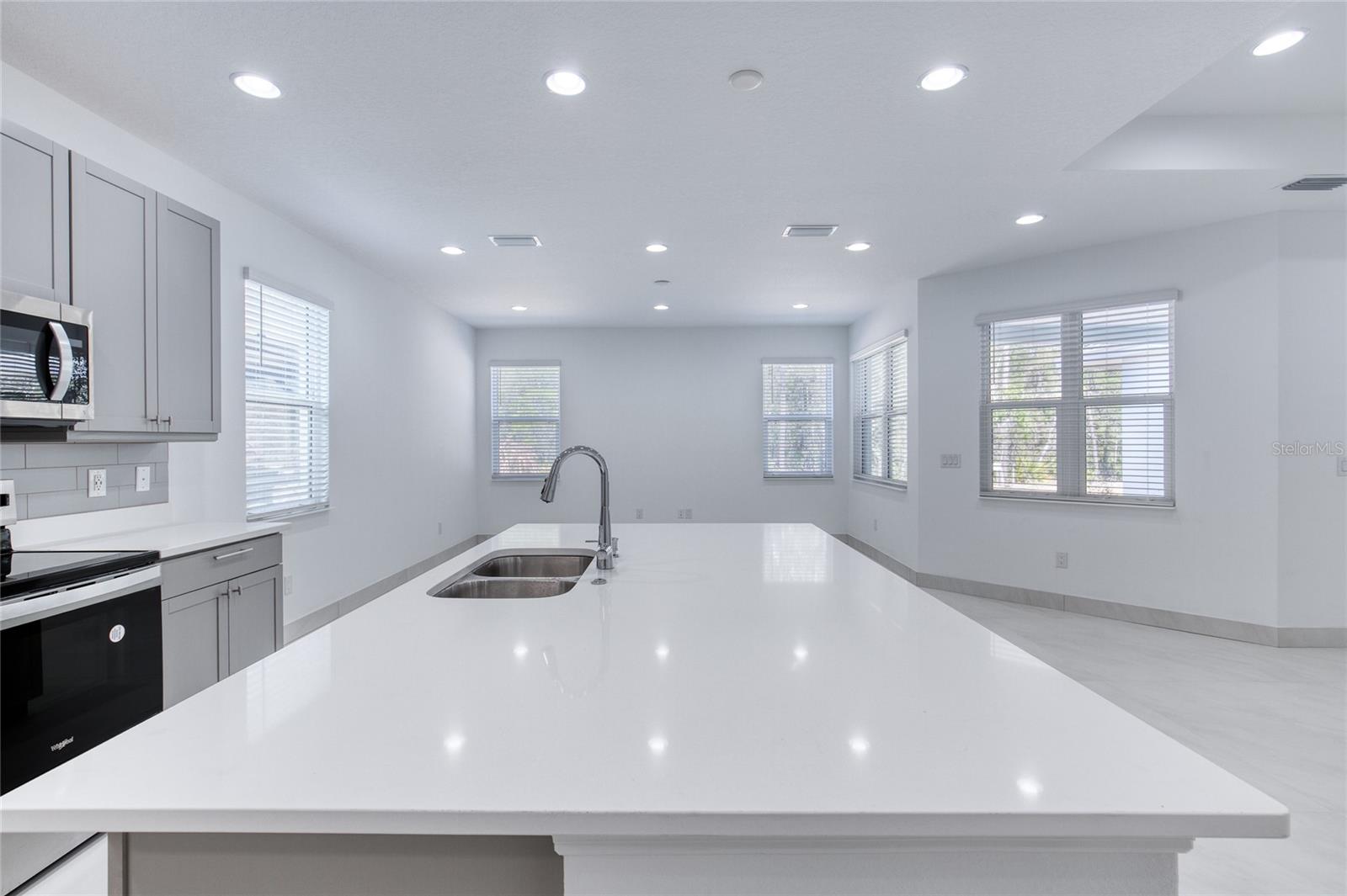 LATITUDE/DAYTONA BEACH CLOAR - Residential