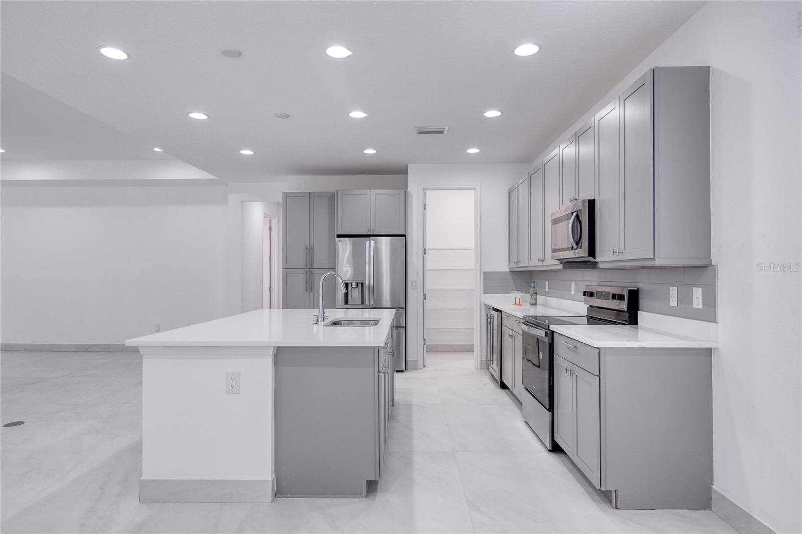 LATITUDE/DAYTONA BEACH CLOAR - Residential