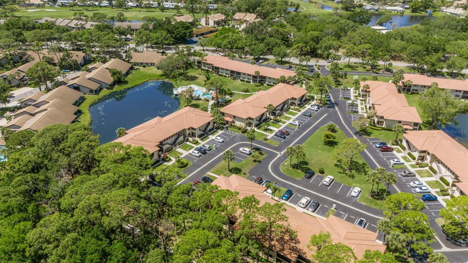 VILLAGE LAKE - Residential