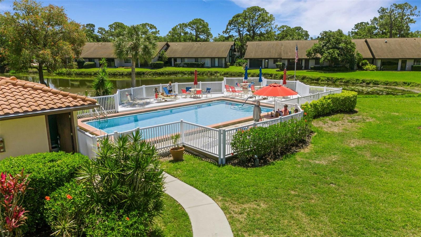 VILLAGE LAKE - Residential