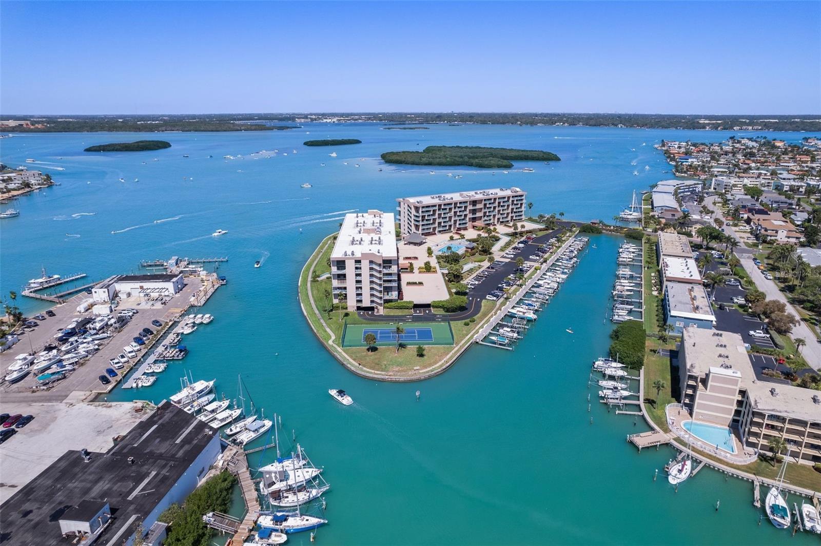 KEY CAPRI CONDO - Residential