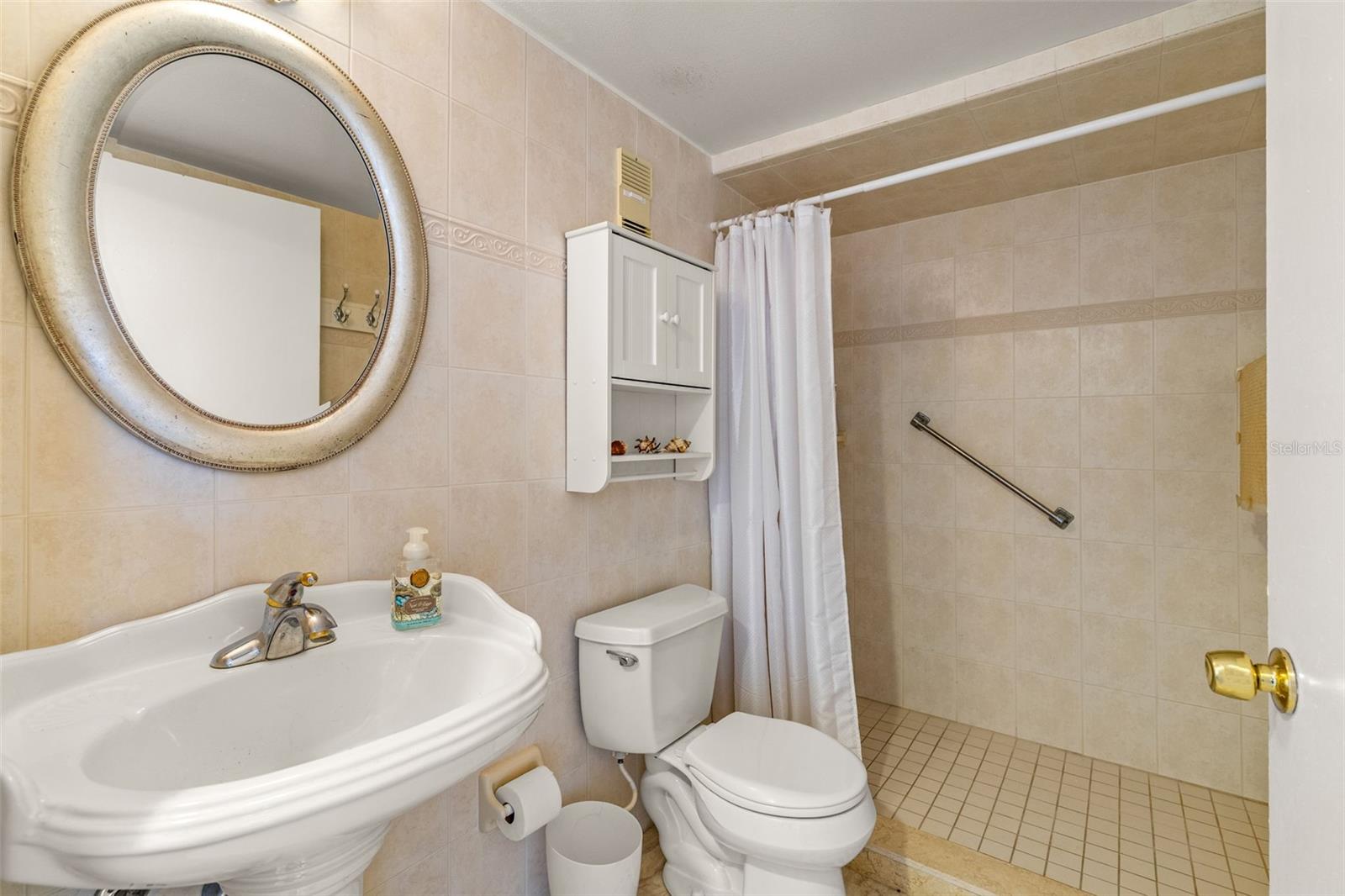 KEY CAPRI CONDO - Residential