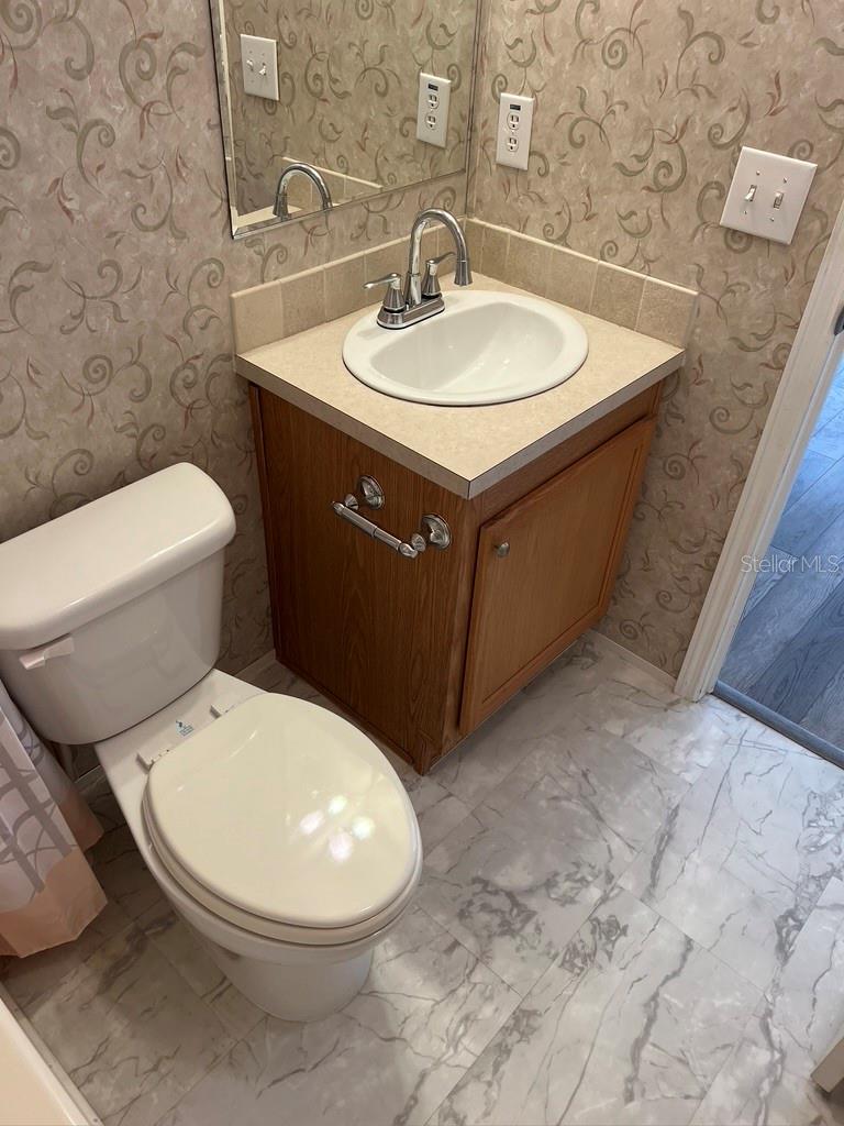 HOLIDAY ESTATES - Residential Lease