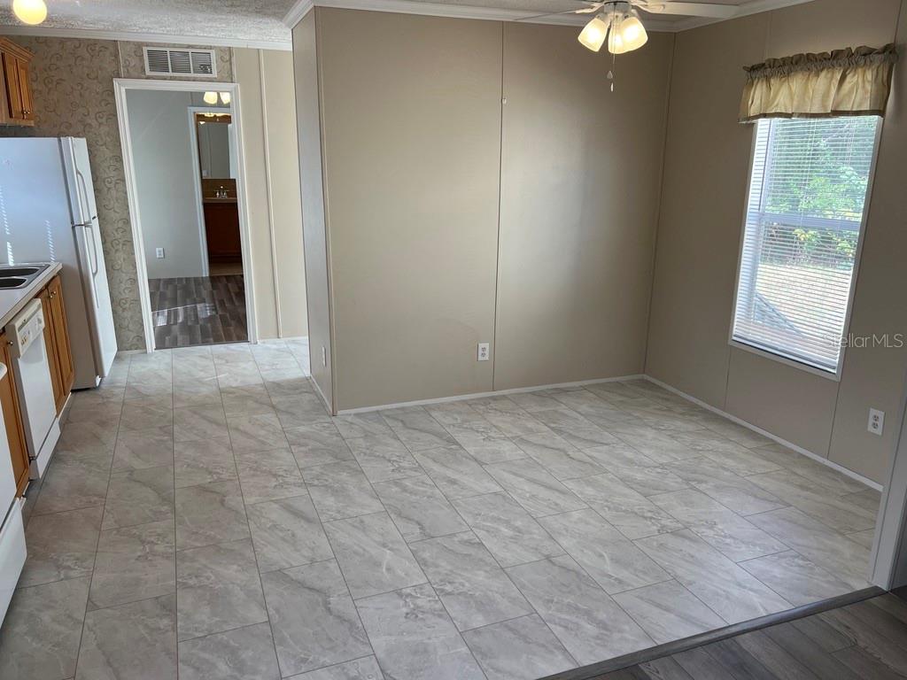 HOLIDAY ESTATES - Residential Lease