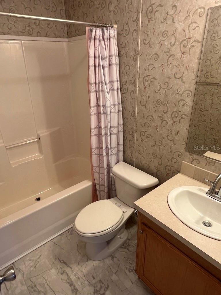 HOLIDAY ESTATES - Residential Lease