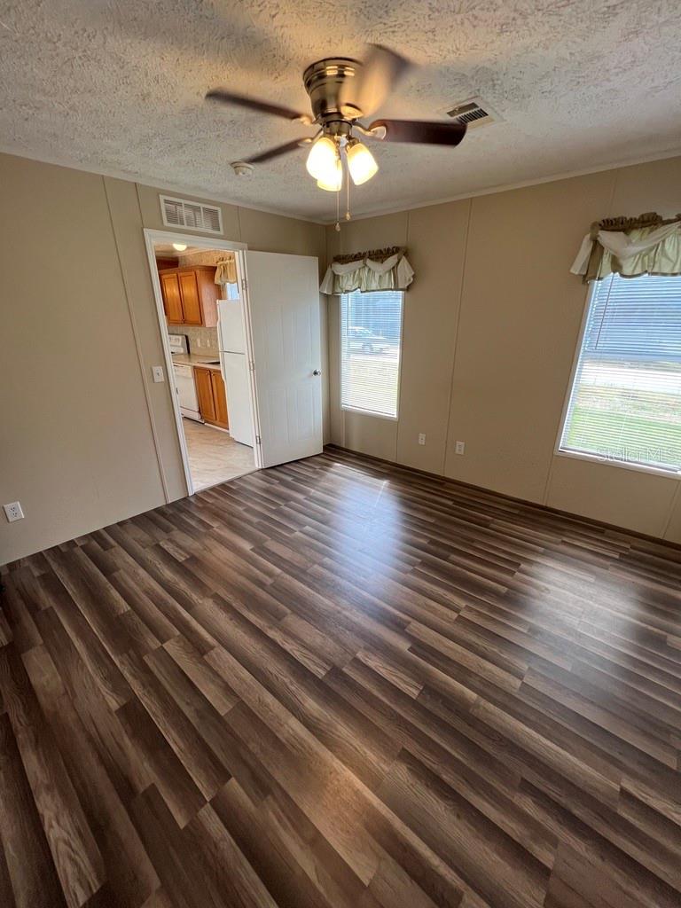 HOLIDAY ESTATES - Residential Lease