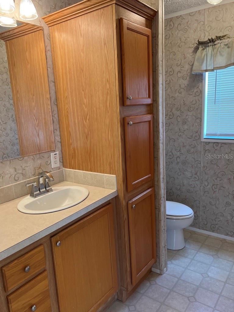 HOLIDAY ESTATES - Residential Lease