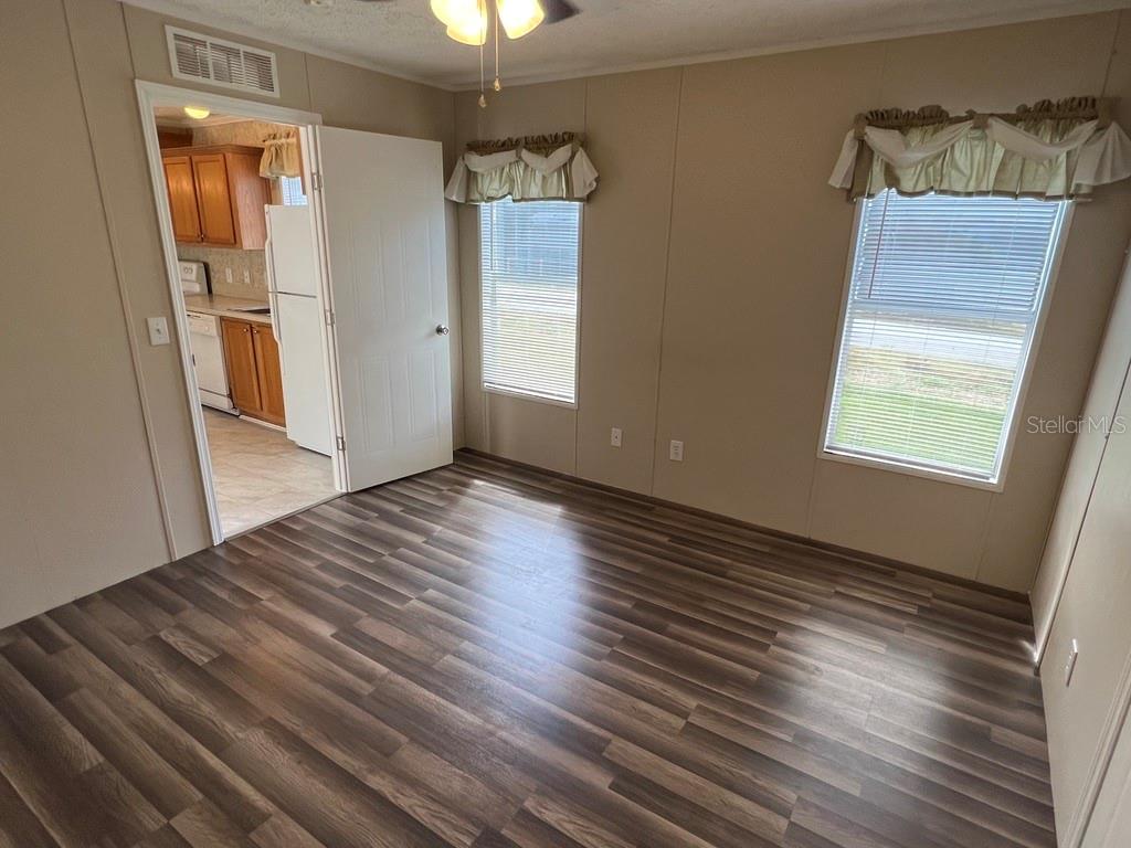 HOLIDAY ESTATES - Residential Lease