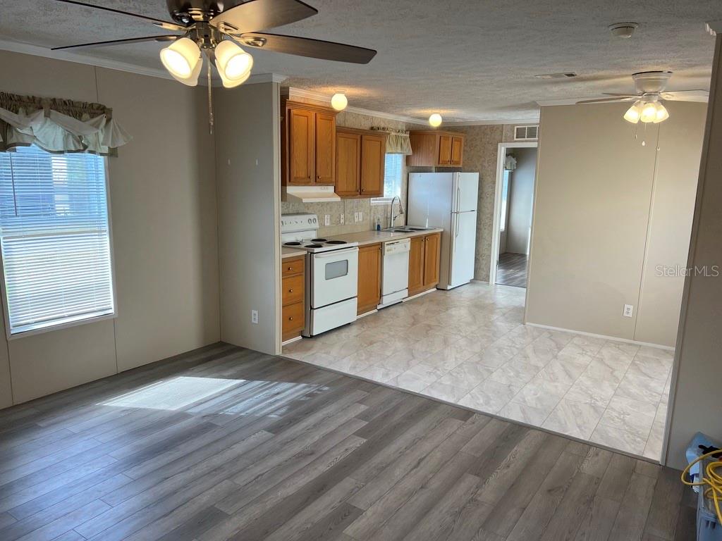 HOLIDAY ESTATES - Residential Lease