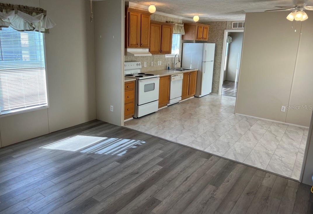 HOLIDAY ESTATES - Residential Lease