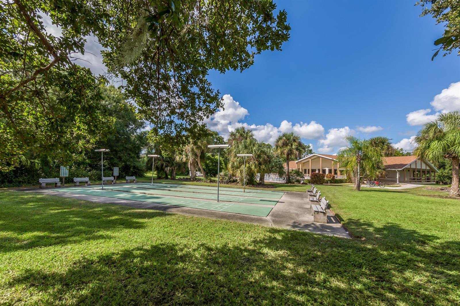 LAKESIDE WOODS - Residential
