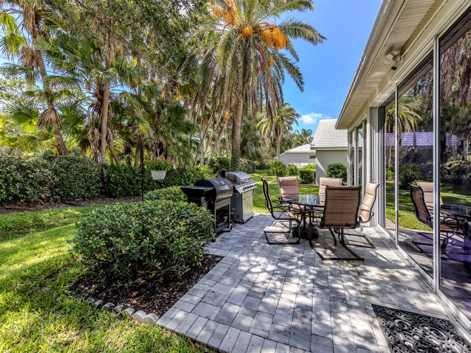 LAKESIDE WOODS - Residential