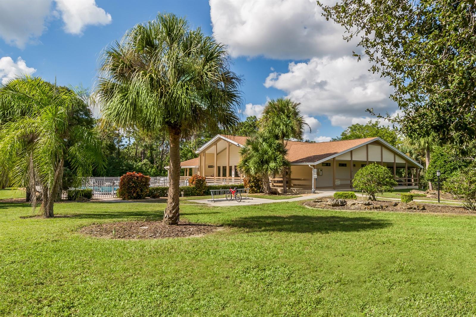 LAKESIDE WOODS - Residential