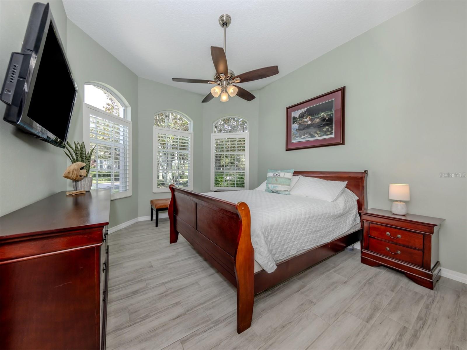 LAKESIDE WOODS - Residential