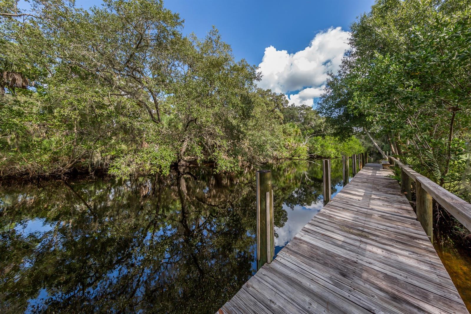 LAKESIDE WOODS - Residential