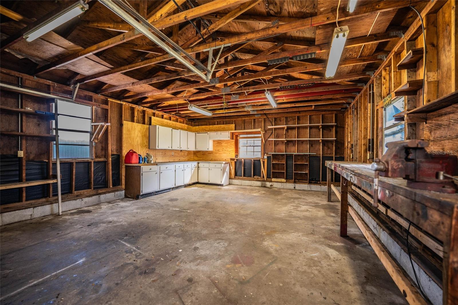 LAKE GIBSON POULTRY FARMS INC - Residential