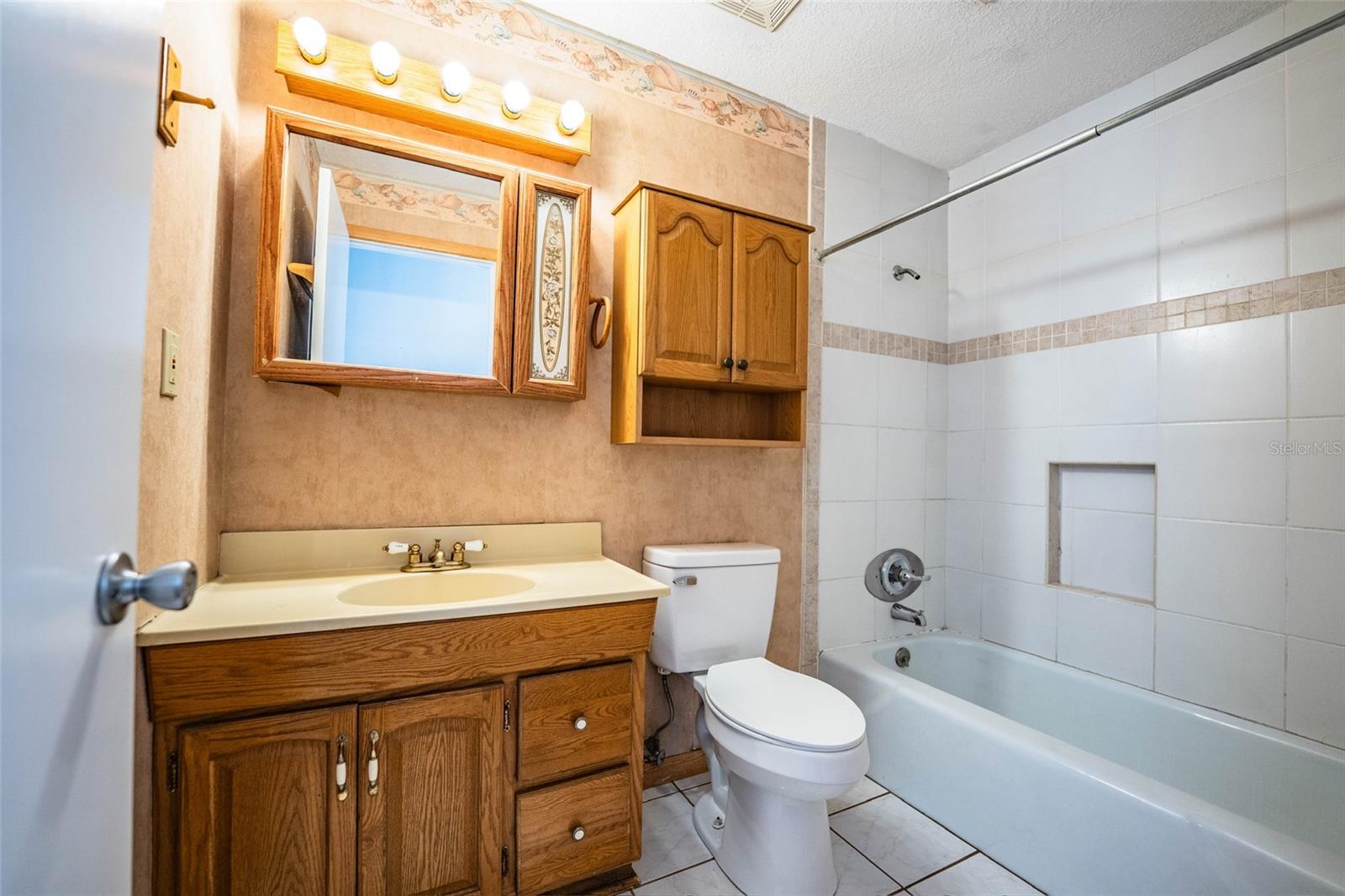 LAKE GIBSON POULTRY FARMS INC - Residential