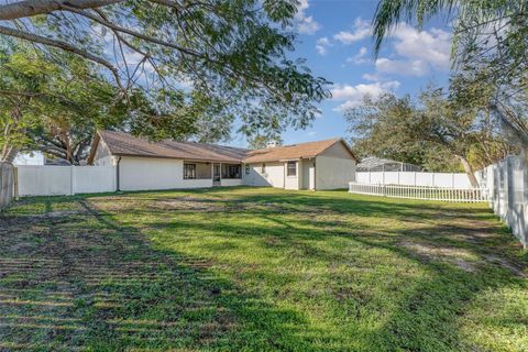 A home in LAKELAND