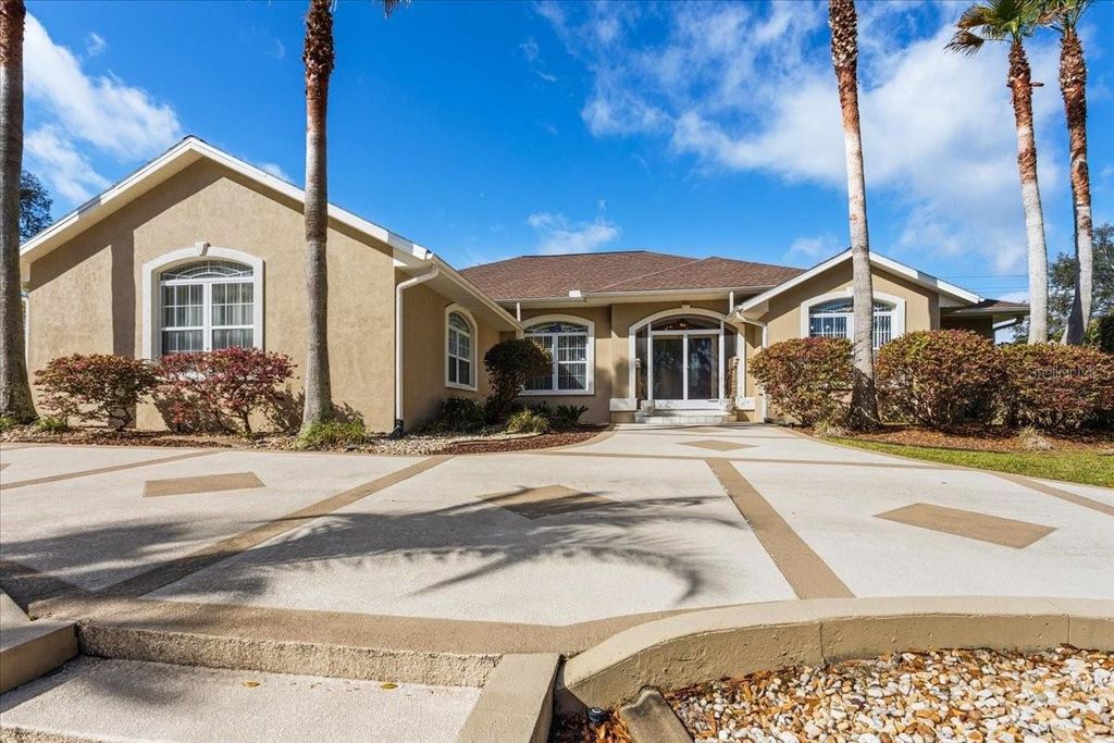 Photo of 196 NW Clubview Circle, Lake City, FL 32055 (MLS # GC538678)