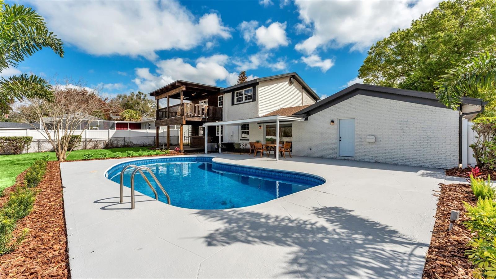 SANDRA HEIGHTS - Residential