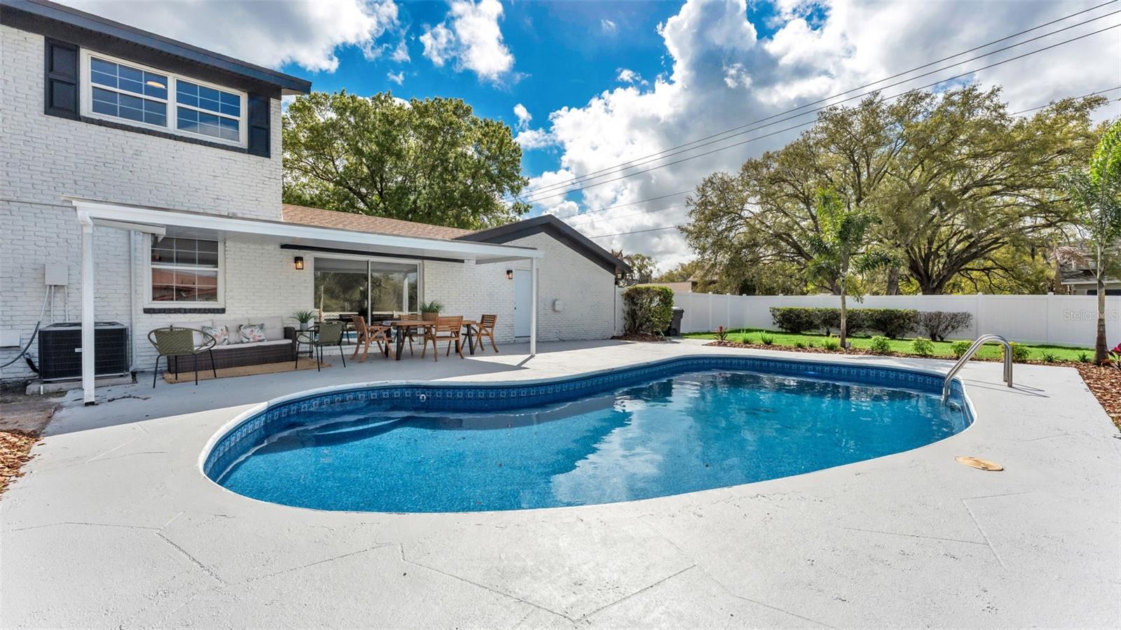 SANDRA HEIGHTS - Residential