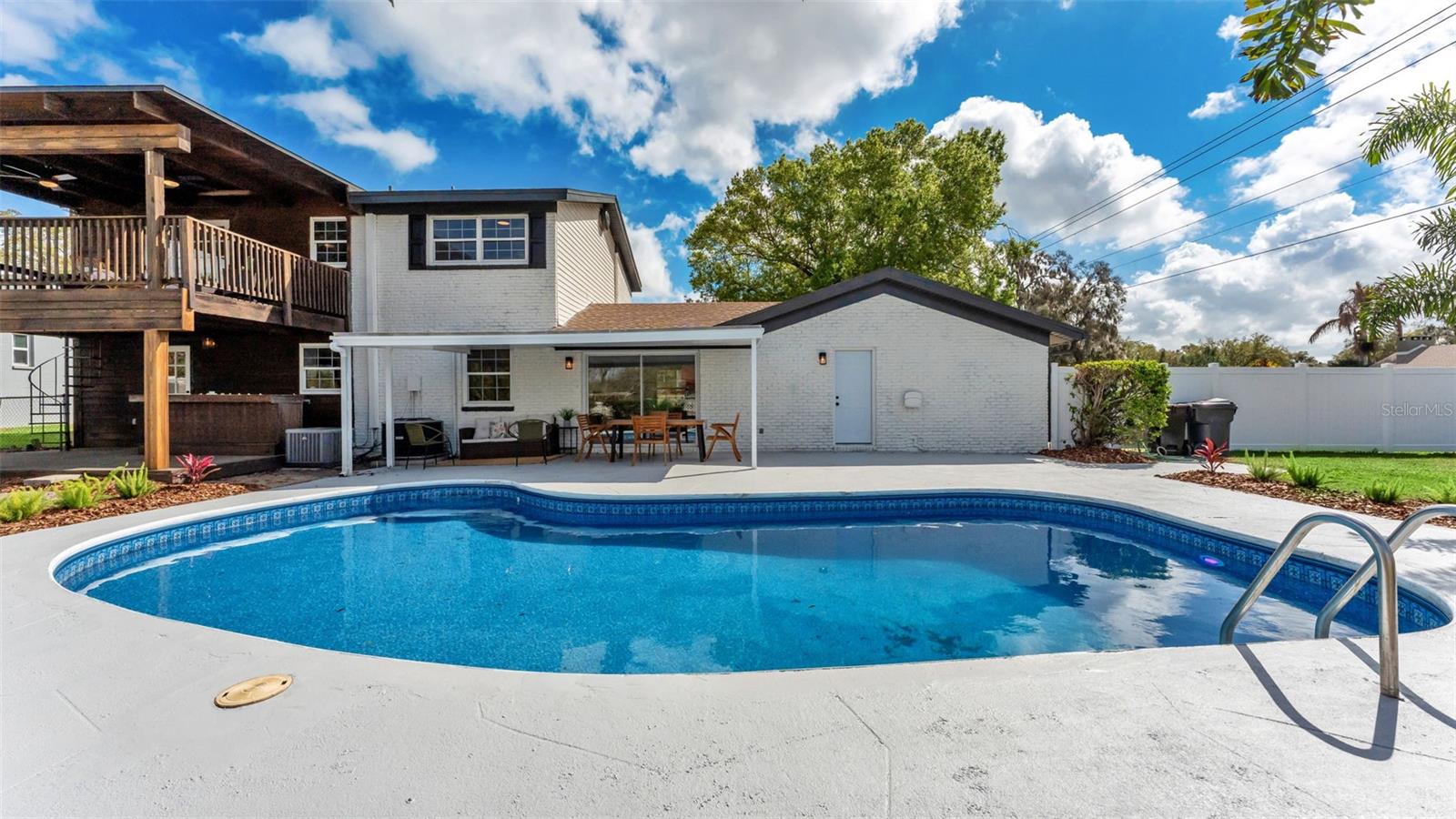 SANDRA HEIGHTS - Residential