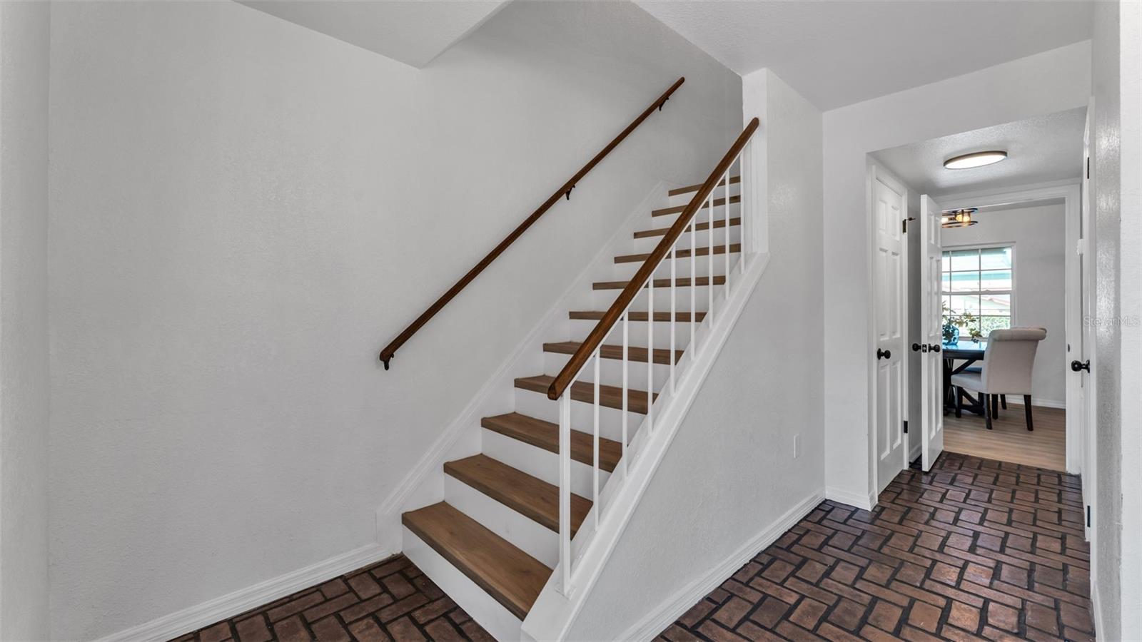 SANDRA HEIGHTS - Residential