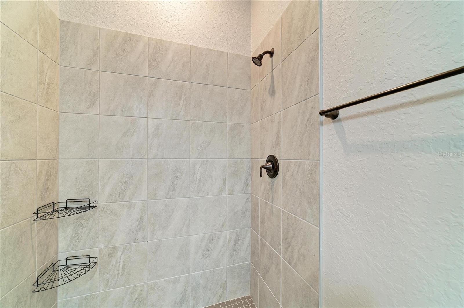 LAKEWOOD NATIONAL GOLF CULB PH II - Residential