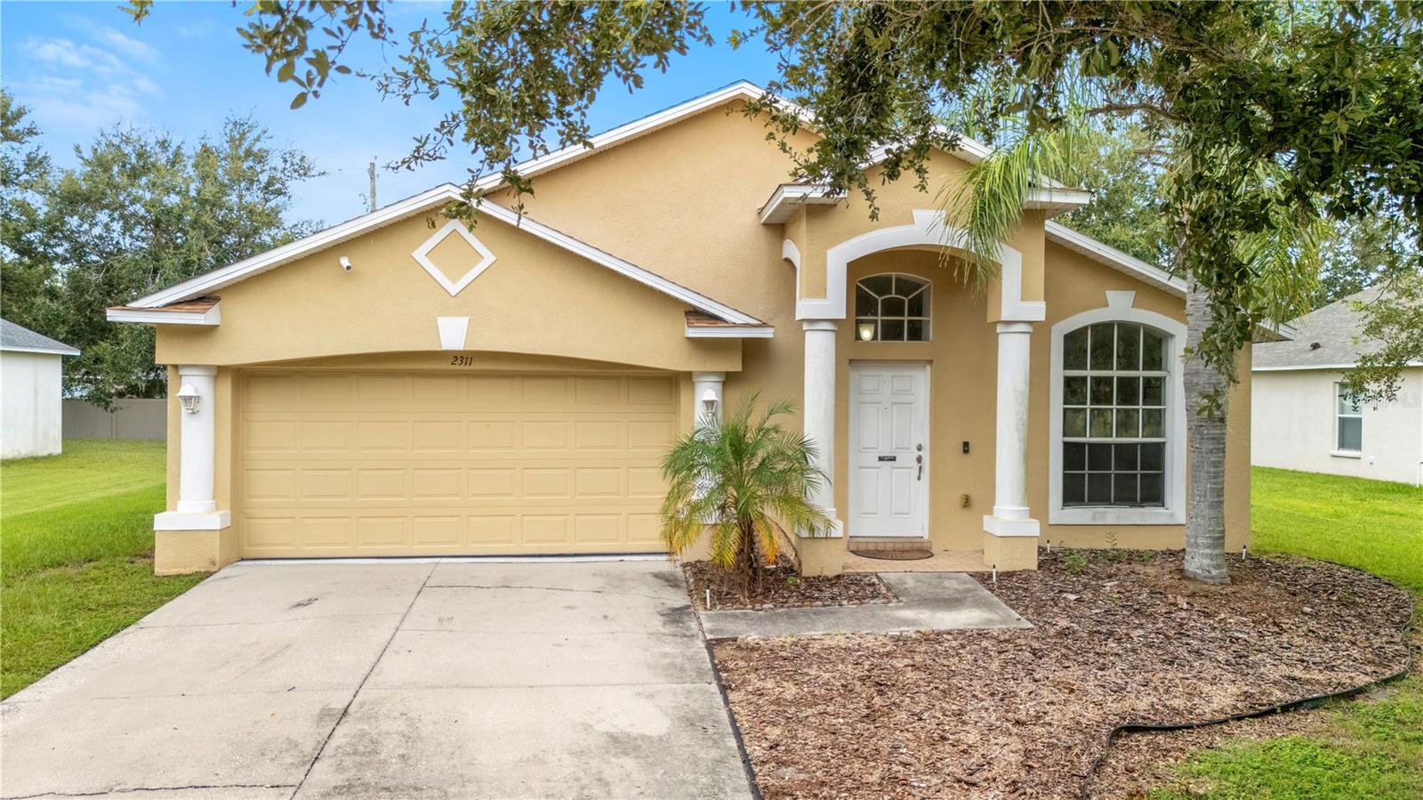 For Rent – Spacious 3 Bedroom Home with Bonus Room & Community Amenities
Welcome to this charming 3 bedroom, 2 bathroom home featuring an inviting open floorplan and a versatile bonus space at the front of the house—perfect for a home office, playroom, or additional lounge area. The spacious layout flows seamlessly into the living, dining, and kitchen areas, creating the ideal setup for both everyday living and entertaining.
Step outside to enjoy the large yard, offering plenty of space for outdoor activities, gardening, or simply relaxing.
This home is located in a quiet neighborhood with fantastic community amenities, including a pool, splash pad, multiple playgrounds, tennis/pickleball courts, and basketball courts—something for everyone to enjoy!
Conveniently situated with quick access to I-75, you’ll have an easy commute and be just minutes from shopping, dining, and entertainment options.
Don’t miss the opportunity to make this beautiful home yours—schedule a showing today!