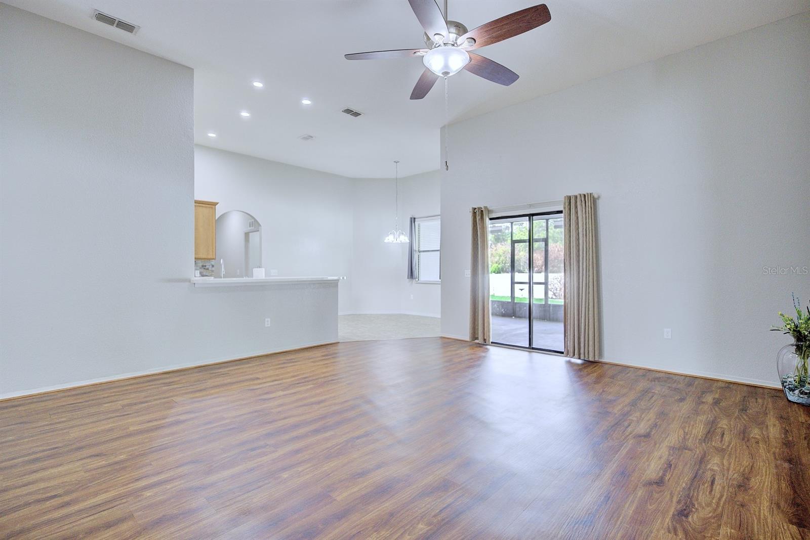 GARDENS PH 01 - Residential