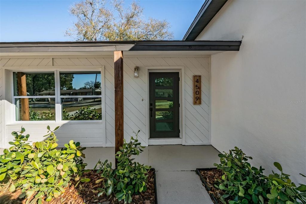 Photo of 4509 W Fair Oaks Avenue, Tampa, FL 33611 (MLS # TB8472642)