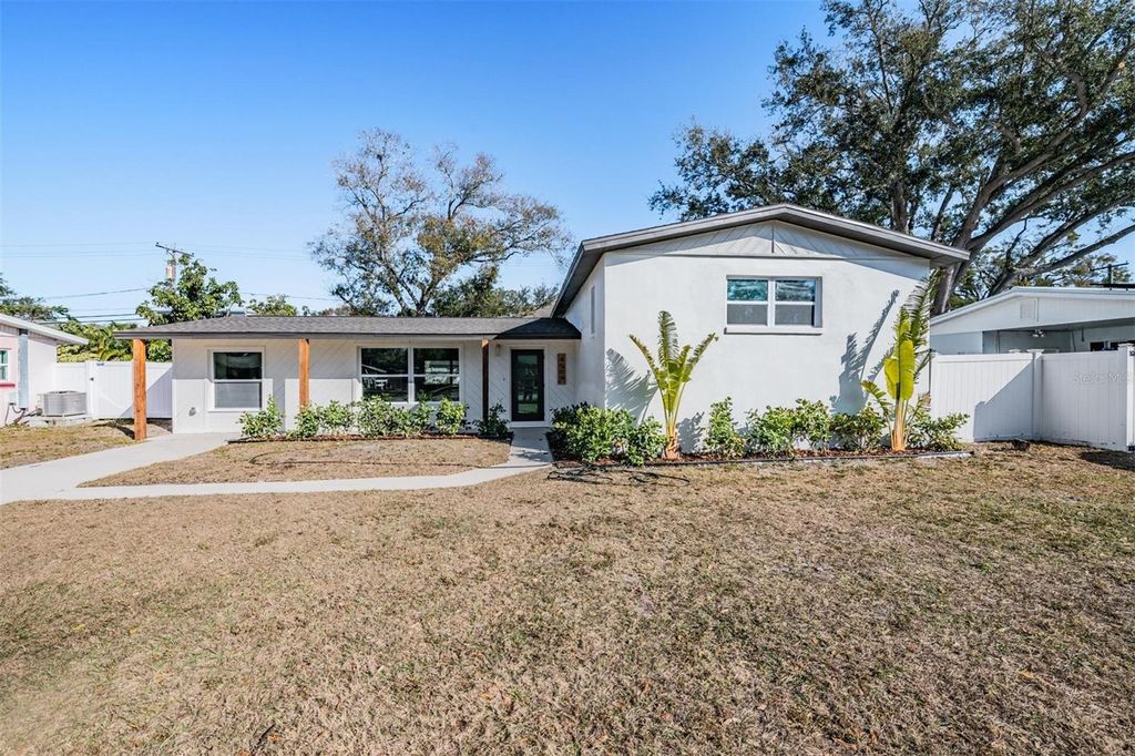 Photo of 4509 W Fair Oaks Avenue, Tampa, FL 33611 (MLS # TB8472642)
