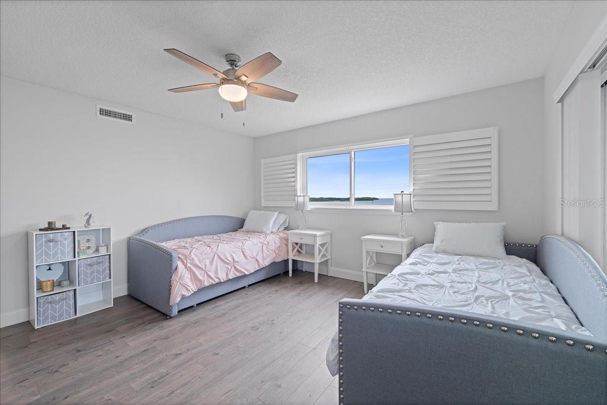 SAND PEBBLE POINTE CONDO 01 AMD 02 - Residential