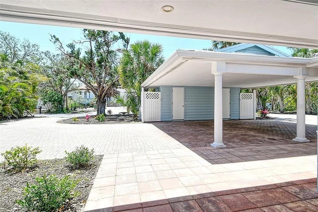4852 FEATHERBED LANE