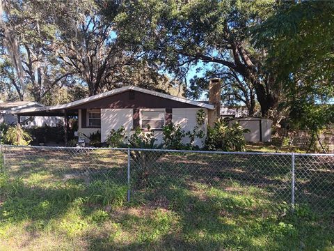 A home in LAKELAND