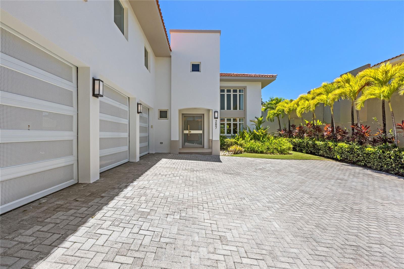 Welcome to 287 Dorado Beach East, a beautifully curated home located on the most desirable street inside the highly sought after Dorado Beach East community, one of the most picturesque coastal enclaves in Puerto Rico. This single family home is one of the last to be developed in the neighborhood and was completed in 2013. Spanning over 6,000 square feet of living space across two levels and sitting on a quarter acre of land, this home is waiting for the discerning buyer to come along and add their personal touch. The main level introduces a warm and cohesive open floor-plan of multiple living and dining spaces connecting to the large kitchen highlighting beautiful marble countertops and a large island perfect for entertaining. Four bedrooms all with en-suite bathrooms and an upstairs laundry room complete the top floor. The spacious primary bedroom has plenty of space for sleeping and lounging as well as a separate vanity/desk area with a large walk-in closet and beautifully renovated primary bathroom. Included is a full back-up generator and water cistern.
This home is perfectly located next to all of the amenities within the Dorado Beach community - the Fitness & Wellness Center, the Tennis & Racquet Center, the TPC Golf Courses and Clubhouse, and the Watermill Waterpark!