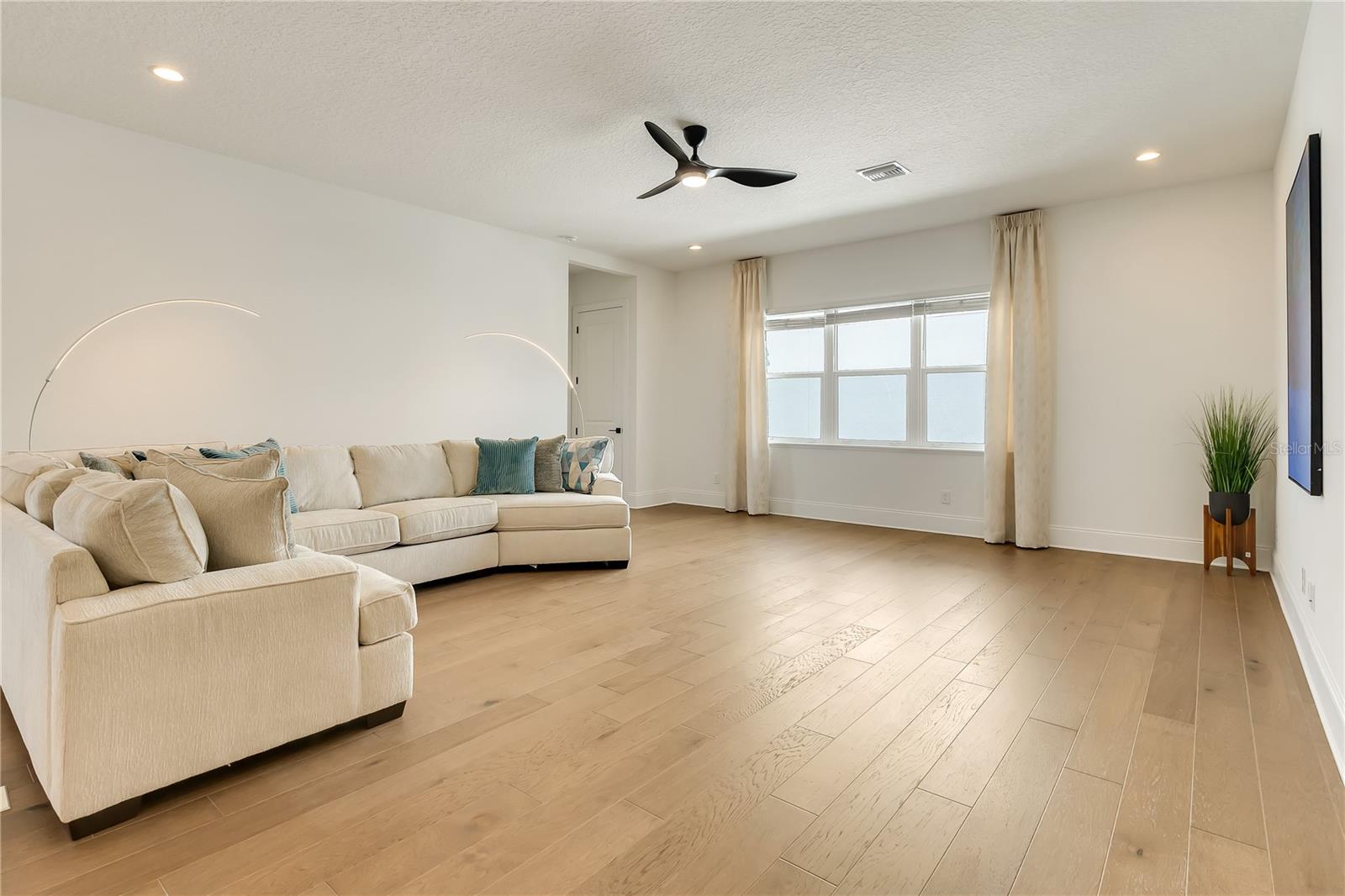 LAUREL POINTE PH 1 - Residential
