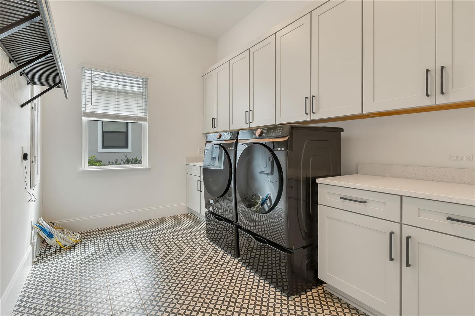 LAUREL POINTE PH 1 - Residential