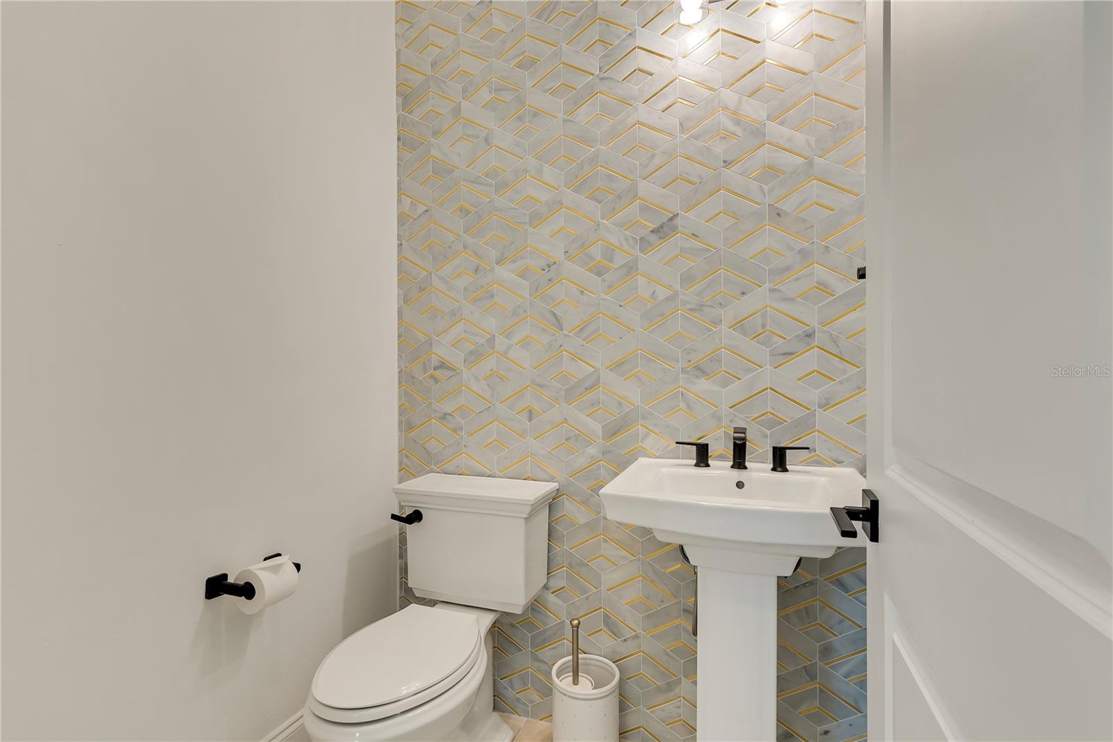 LAUREL POINTE PH 1 - Residential