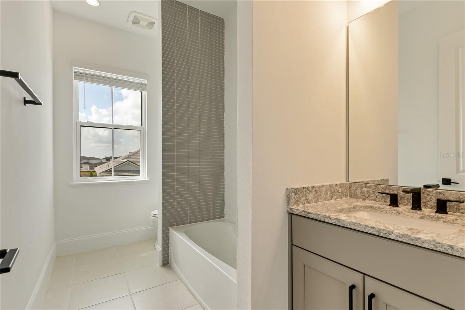 LAUREL POINTE PH 1 - Residential